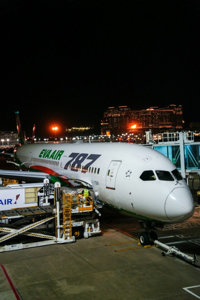 eva-air-boeing-787-parked-at-airport-gate-at-night-fbh6mtsy7so eva-air-boeing-787-parked-at-airport-gate-at-night-fbh6mtsy7so